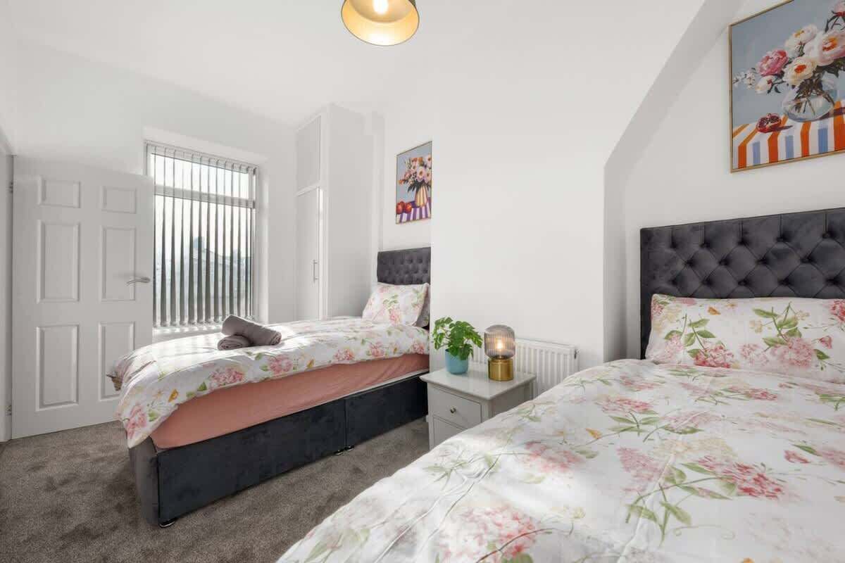 Iron/ironing board, travel cot, WiFi, bed sheets