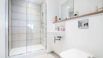 Shower, hair dryer, shampoo