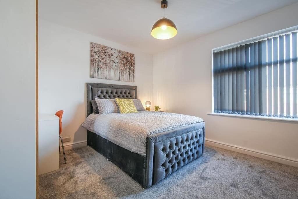 Iron/ironing board, travel cot, WiFi, bed sheets