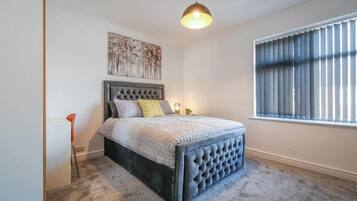 Iron/ironing board, travel cot, WiFi, bed sheets