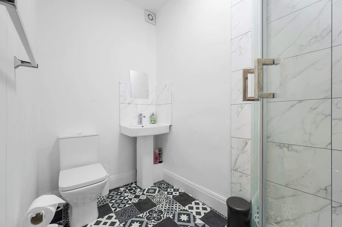 Shower, hair dryer, shampoo
