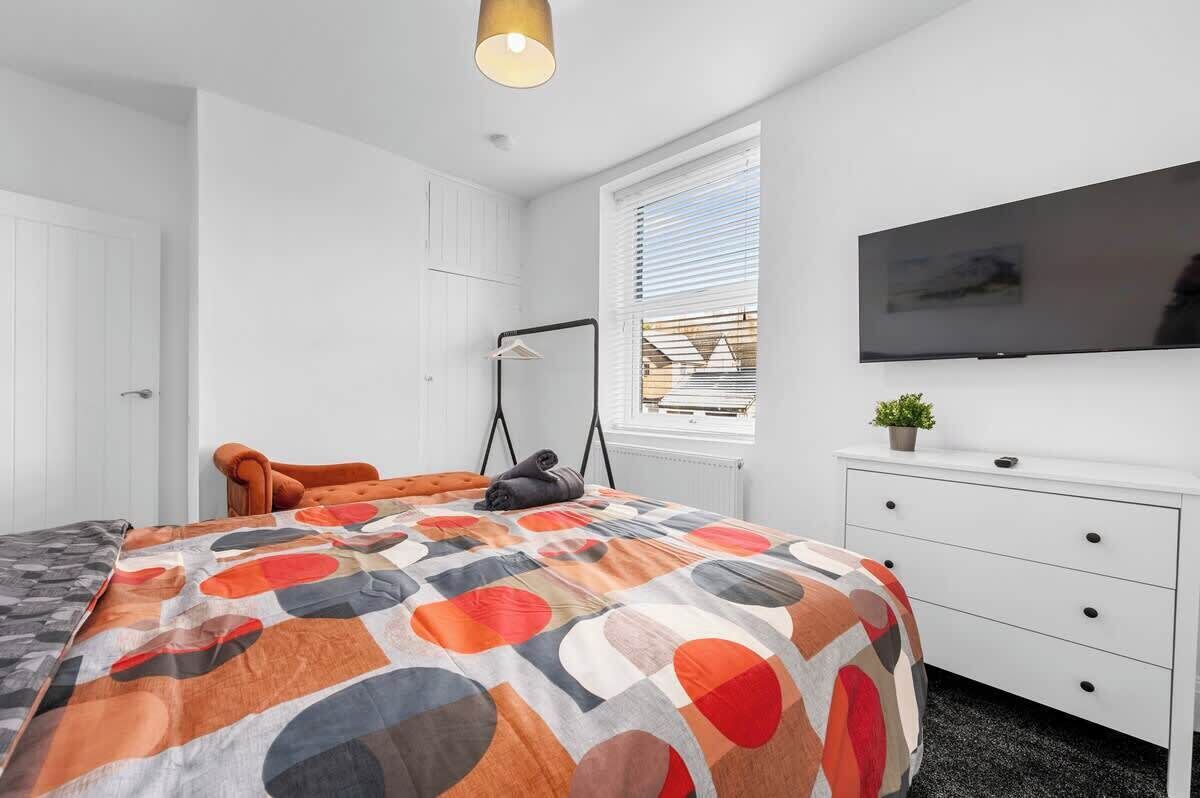 1 bedroom, iron/ironing board, travel cot, WiFi