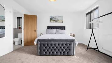 Iron/ironing board, travel cot, WiFi, bed sheets