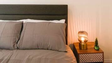 Iron/ironing board, travel cot, WiFi, bed sheets