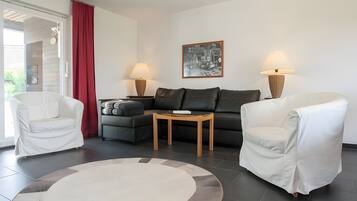Fernseher, Kamin, DVD-Player