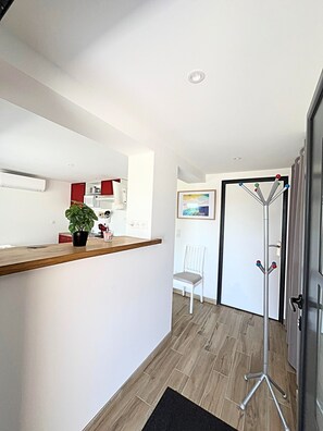 Interior - T2 Antipuyou Apartment – Private Terrace, Wi-Fi & Air Conditioning (Salies-de-Béarn)