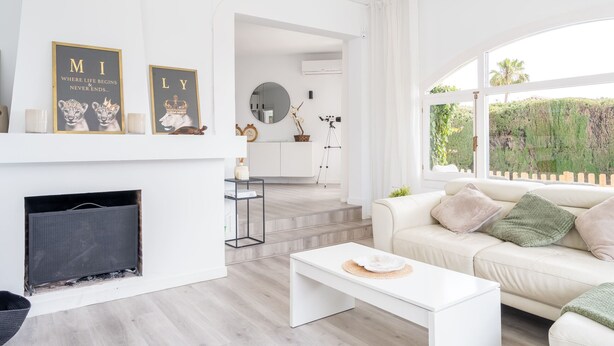 TV - Villa Calahonda - Cozy Villa with Private Pool (Mijas Costa)