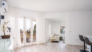 TV - Villa Calahonda - Cozy Villa with Private Pool (Mijas Costa)