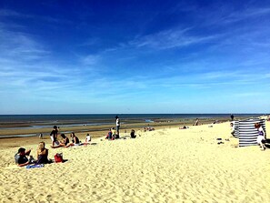 On the beach - Apartment 150 meters from the beach with free parking! Perfect for families. (Koksijde)