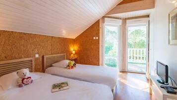 House | 3 bedrooms, individually furnished, iron/ironing board