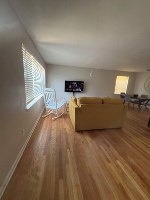 Living area - Quaint 2-bedroom house with AC in University City (University City)