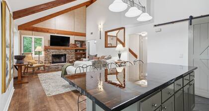 Lakefront Tree House | Big Canoe Mountain Getaway
