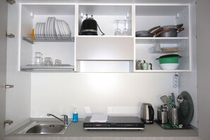 A kitchen with a built-in dishwasher, a coffee maker, and various kitchen utensils. - In a Residence, Air-conditioned, Large Outdoor Space (Marone)