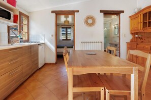 Dining - Holiday Home “Camping Les Pialades - Gîte Spa” with Private Terrace and Wi-Fi (Nabirat)