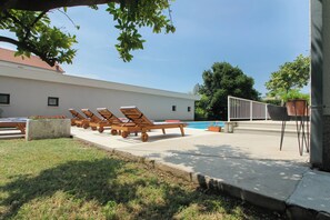 Terrace/patio - Holiday Home Bajelo (Kaštel Lukšić)