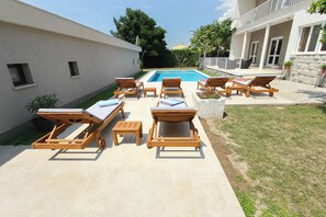Outdoor pool - Holiday Home Bajelo (Kaštel Lukšić)