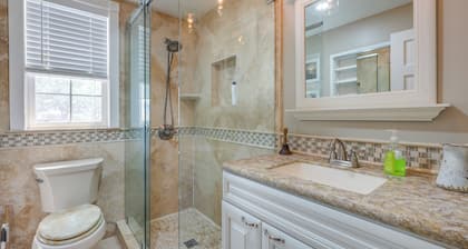Poolside Fun! Waterfront Gem Near San Marco Square