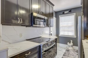 Interior - Poolside Fun! Waterfront Gem Near San Marco Square (Jacksonville)