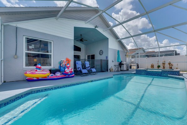 Kid-themed Bedrooms, Pool & Games! Kissimmee Home - Kissimmee