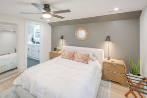 Interior - Tremont Retreat w/ Putting Green Near Downtown (Cleveland)