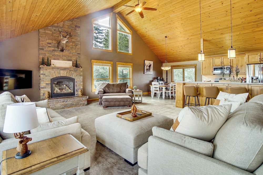 Mtn-view Retreat w/ Fire Pits & Grill in Mccall! - New Meadows, ID