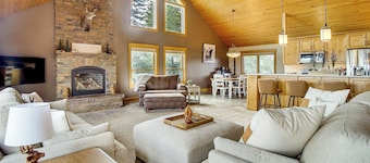 Mtn-view Retreat w/ Fire Pits & Grill in Mccall!