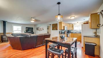 House (3 Bedrooms) | Interior