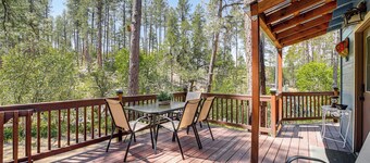 Deck, Trails & Forest Views! Ponderosa Park Cabin