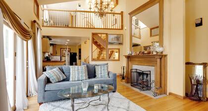 Private Deck & City Views! Spacious Cincinnati Apt