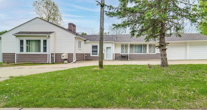 Metro Detroit Home Base w/ Yard, Pets Welcome!