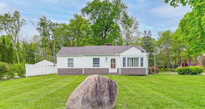 Metro Detroit Home Base w/ Yard, Pets Welcome!