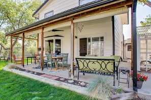 A covered patio with outdoor furniture, a pergola, and a garden bed with plants. - Colorado Countryside Living 7 Mi to Chatfield Res! (Louviers)