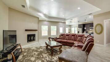 House (5 Bedrooms) | Front of property