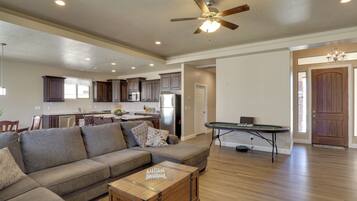 House (3 Bedrooms) | Front of property