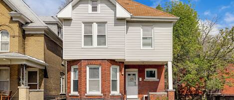 House (4 Bedrooms) | Front of property