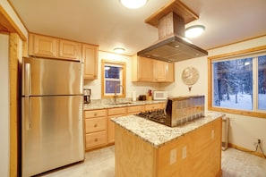 Interior - 4-cabin Haven Near Kenai River: Catch & Freeze! (Sterling)