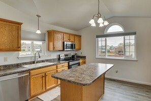 Interior - 4 Mi to Ellsworth Afb! Suburban Home for Families (Box Elder)
