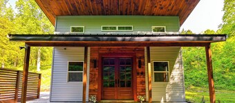 Appalachian Cabin Haven! Gateway to Lake Linville!