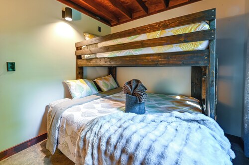Appalachian Cabin Haven! Gateway to Lake Linville!