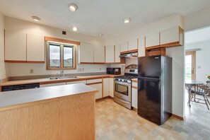 House (2 Bedrooms) | Interior - Countryside Home Near Trails & Finger Lakes Area! (Lisle)