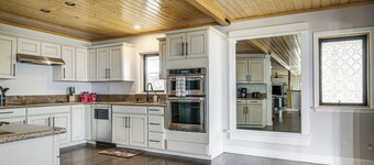 Hiking, Wineries & More! Mtn-view Gem in Tehachapi