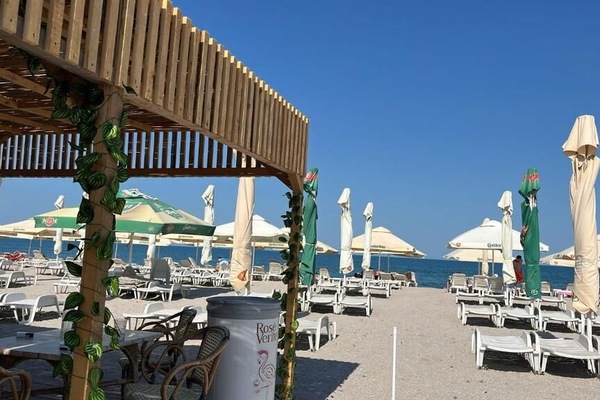 Privat strand i närheten