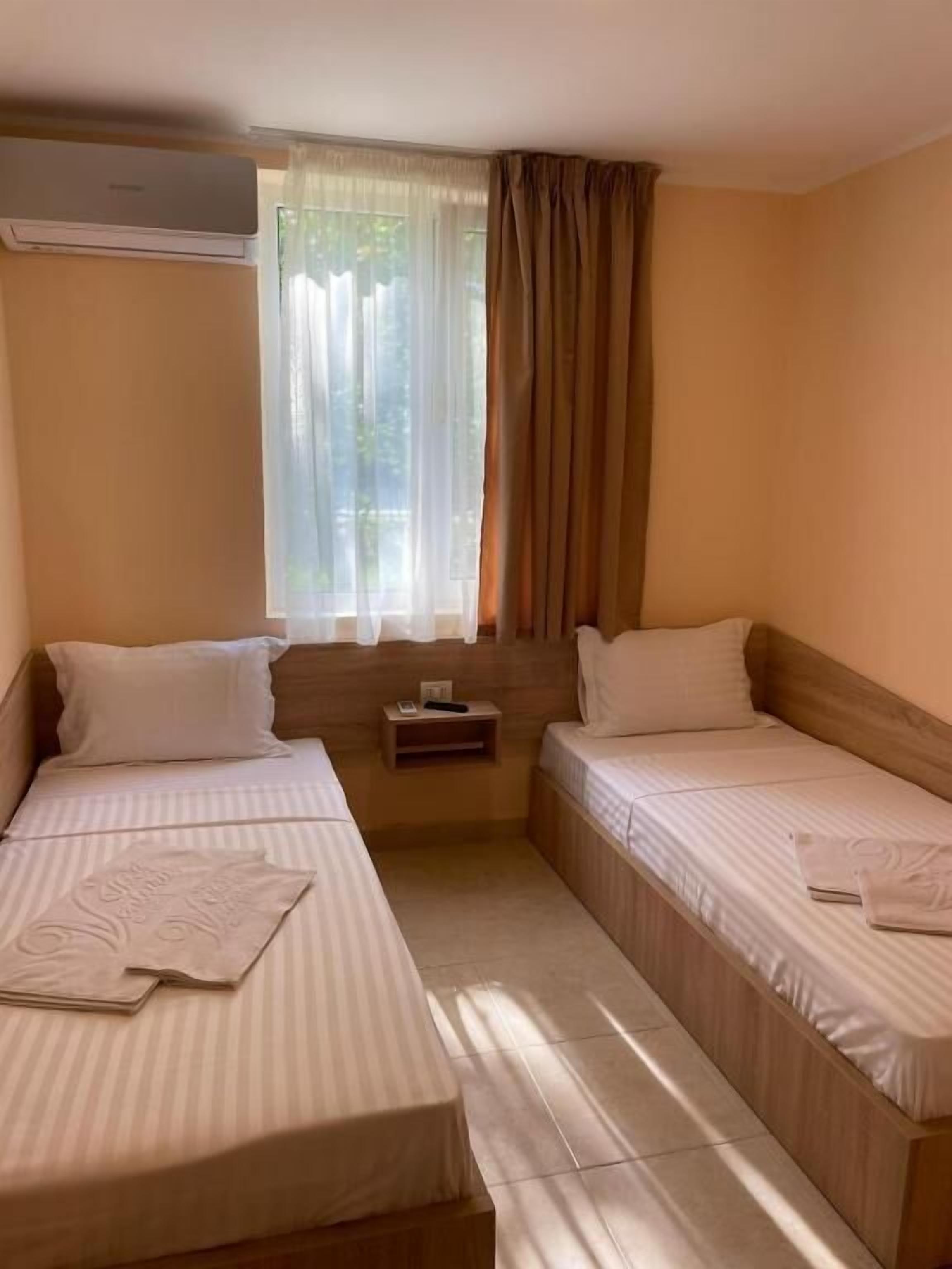 Twin Room | Free WiFi