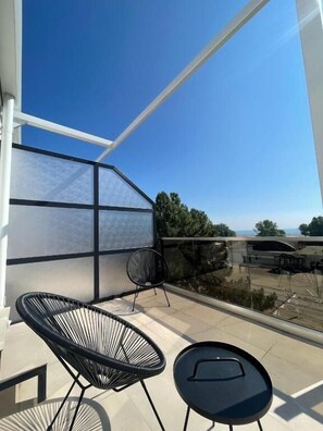 Kamar Double Deluks, balkon, pemandangan laut | Teras/patio