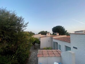 Property grounds - Bungalow with private beach on the Gulf of St. Tropez (Grimaud)