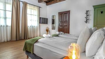 Căn hộ tiện nghi đơn giản, quang cảnh sân vườn | Màn/rèm cản sáng, bàn ủi/dụng cụ ủi quần áo
