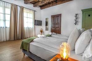 Comfort Apartment, Courtyard View | Blackout curtains, iron/ironing board, free WiFi - Wathay Vendégház (Csesznek)