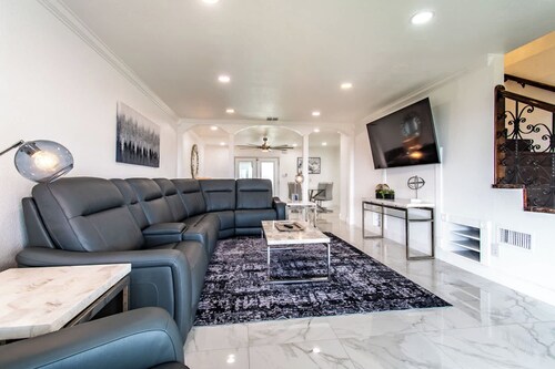 Ocean Drive Splendor Awaits
