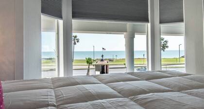 Ocean Drive Splendor Awaits