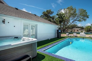 Bain à remous extérieur